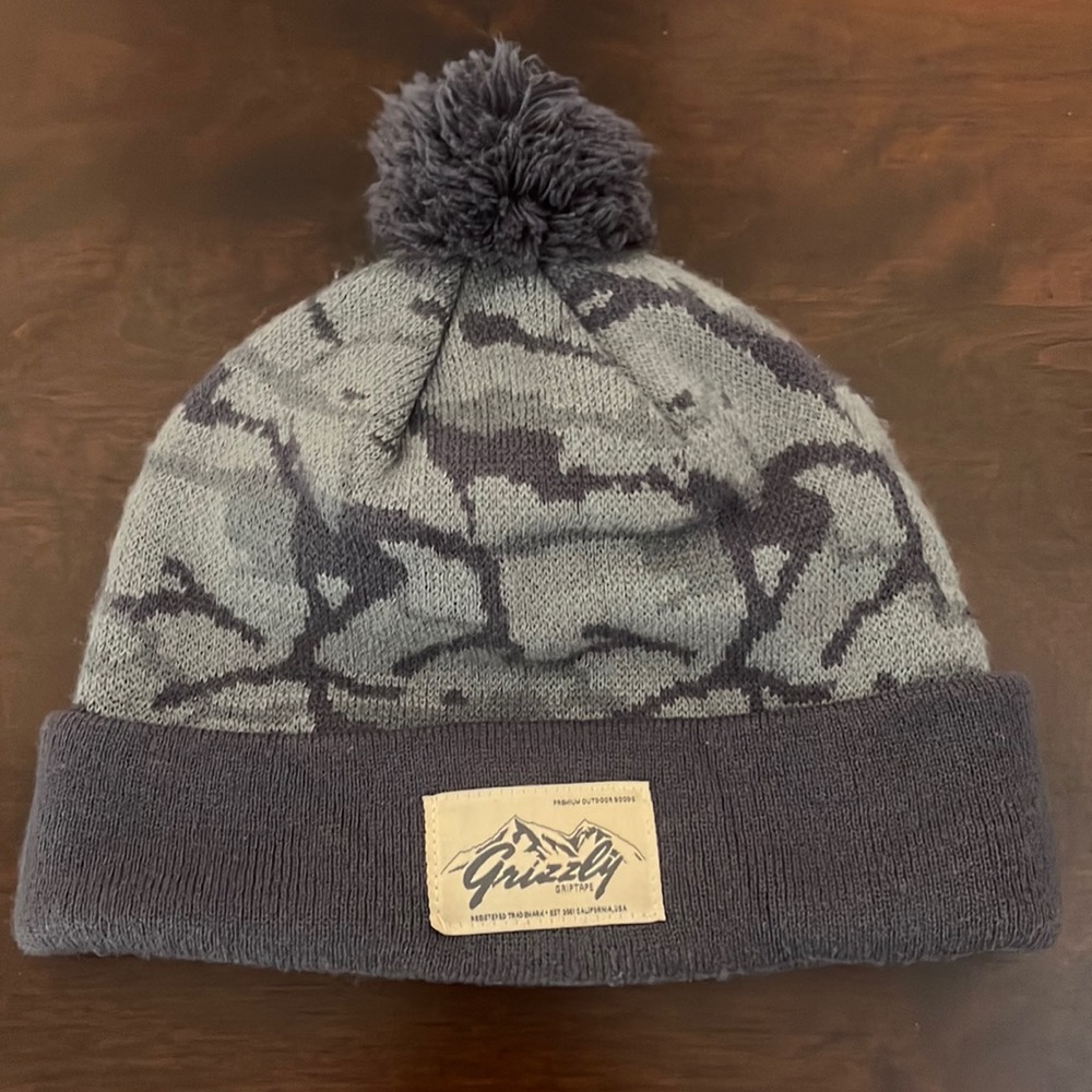 Diamond / Grizzly unisex winter beanie. Gray camo design.